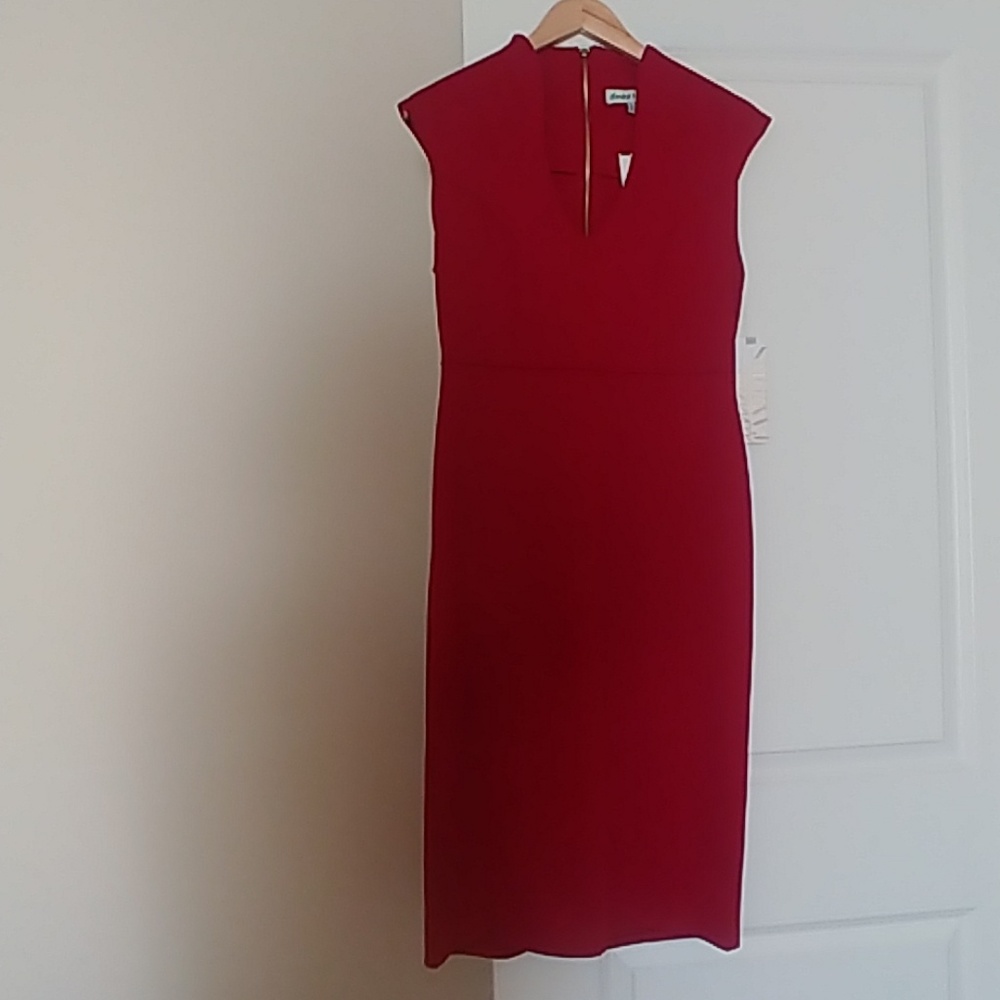Beautiful burgundy fitted v-neck dress